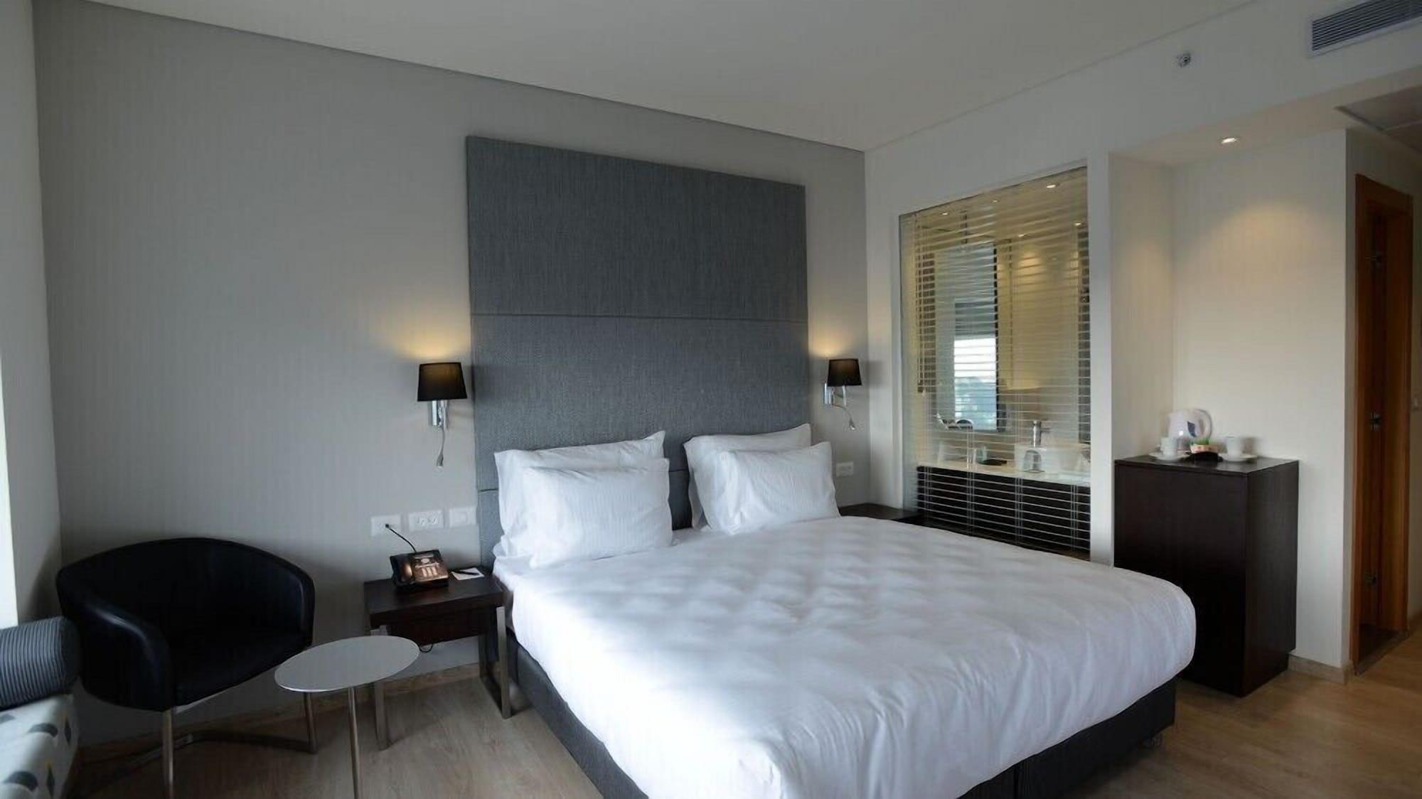 โรงแรมเบ็นจามินเฮอร์ซลิย่าบิสซิเนส Herzliya ภายนอก รูปภาพ